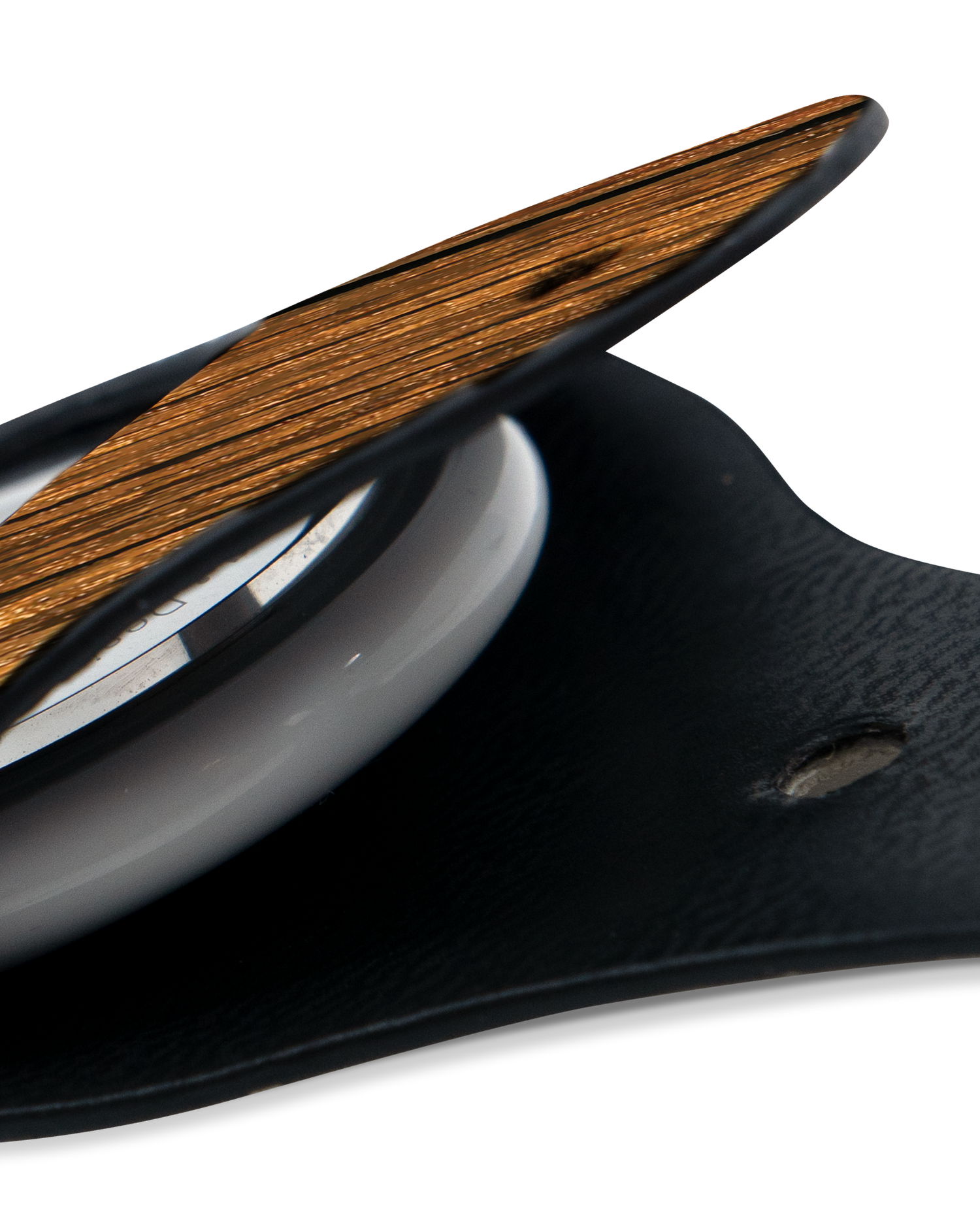 Close-Up: AirTag Holder with Wood Design