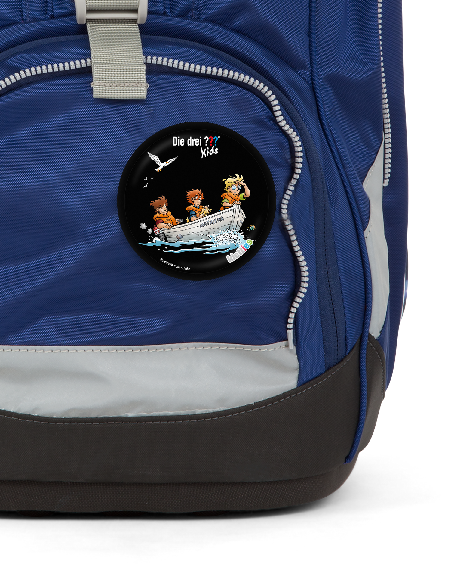 Die Drei Fragezeichen Bootstour Klettie: Detail shot on an ergobag backpack